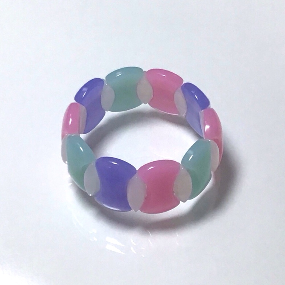 Vintage 1988 Avon Pastel Parfait Pink Purple Green Stretch Bracelet 7”
